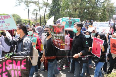 23 Eylül 2019, Gejayan, Endonezya: Gejayan Çağrısı (Endonezyaca: Gejayan Memanggil) barış gösterisine Yogyakarta 'daki çeşitli kampüslerden öğrenciler katıldı..