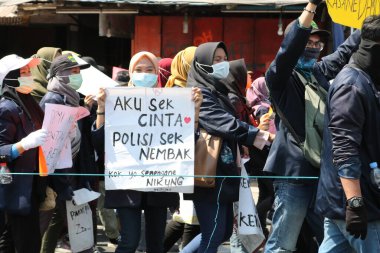 23 Eylül 2019, Gejayan, Endonezya: Gejayan Çağrısı (Endonezyaca: Gejayan Memanggil) barış gösterisine Yogyakarta 'daki çeşitli kampüslerden öğrenciler katıldı..