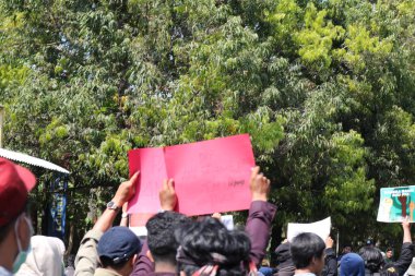 23 Eylül 2019, Gejayan, Endonezya: Gejayan Çağrısı (Endonezyaca: Gejayan Memanggil) barış gösterisine Yogyakarta 'daki çeşitli kampüslerden öğrenciler katıldı..