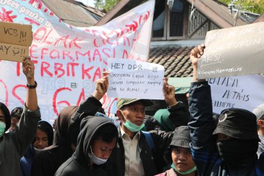 23 Eylül 2019, Gejayan, Endonezya: Gejayan Çağrısı (Endonezyaca: Gejayan Memanggil) barış gösterisine Yogyakarta 'daki çeşitli kampüslerden öğrenciler katıldı..