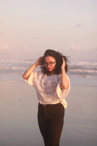Портрет Красивої Молодої Жінки Пляжі — стокове фото