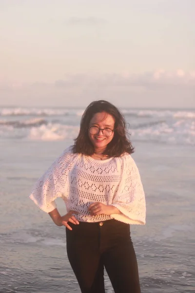 Porträt Einer Schönen Jungen Frau Strand — Stockfoto