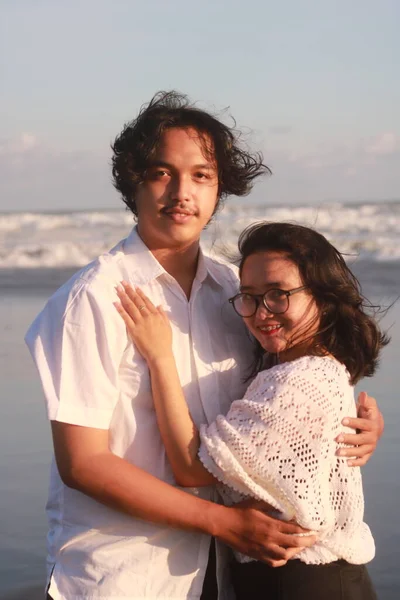 Jovem Casal Passar Tempo Juntos Praia — Fotografia de Stock