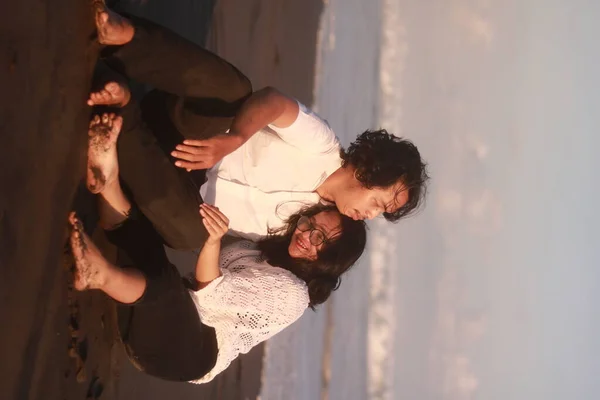 Pareja Joven Pasando Tiempo Juntos Playa —  Fotos de Stock