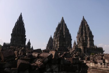Prambanan ya da Rara Jonggrang, Endonezya 'nın Yogyakarta bölgesinde bulunan 9. yüzyıl Hindu tapınağı..