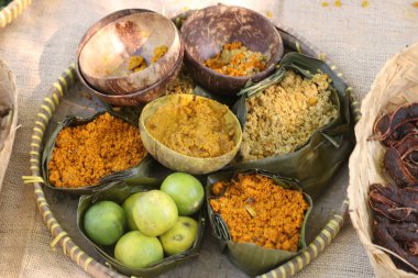 Jamu (eski Heceleme: Djamu) Endonezya 'nın geleneksel bir ilacıdır. Ağırlıklı olarak kök, kabuk, çiçek, tohum, yaprak ve meyve gibi doğal maddelerden üretilen bitkisel bir ilaçtır..