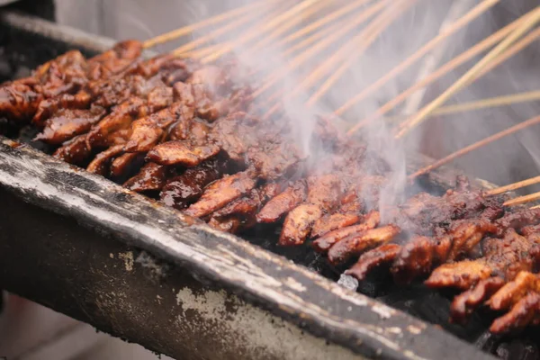 Satay Indonesian Sate Indonesian Dish Seasoned Skewered Grilled Meat Served — Stock Photo, Image