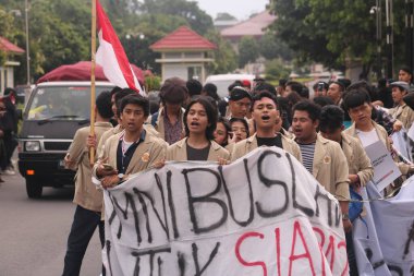 09 Mart 2020, Sleman, Endonezya: Gejayan Çağrı Hareketi (Endonezyaca: Gejayan Memanggil) Yogyakarta 'daki çeşitli kampüslerden öğrenciler tarafından organize edildi..