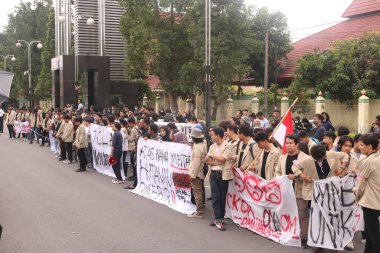 09 Mart 2020, Sleman, Endonezya: Gejayan Çağrı Hareketi (Endonezyaca: Gejayan Memanggil) Yogyakarta 'daki çeşitli kampüslerden öğrenciler tarafından organize edildi..