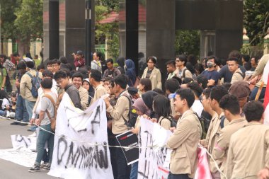 09 Mart 2020, Sleman, Endonezya: Gejayan Çağrı Hareketi (Endonezyaca: Gejayan Memanggil) Yogyakarta 'daki çeşitli kampüslerden öğrenciler tarafından organize edildi..