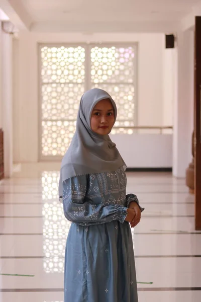 Gambar Fashion Dari Wanita Muda Muslim Asia Yang Cantik Dengan — Stok Foto