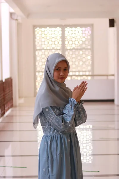 Gambar Fashion Dari Wanita Muda Muslim Asia Yang Cantik Dengan — Stok Foto