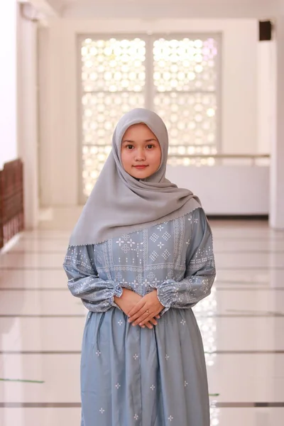 Gambar Fashion Dari Wanita Muda Muslim Asia Yang Cantik Dengan — Stok Foto