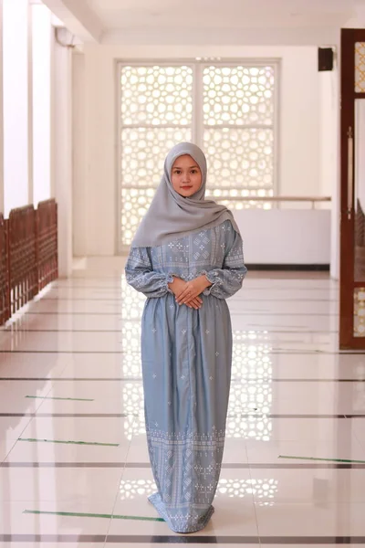 Gambar Fashion Dari Wanita Muda Muslim Asia Yang Cantik Dengan — Stok Foto