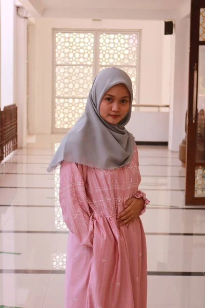 Gambar Fashion Dari Wanita Muda Muslim Asia Yang Cantik Dengan — Stok Foto