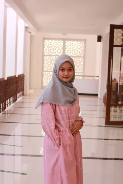 Gambar Fashion Dari Wanita Muda Muslim Asia Yang Cantik Dengan — Stok Foto