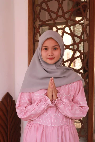 Gambar Fashion Dari Wanita Muda Muslim Asia Yang Cantik Dengan — Stok Foto