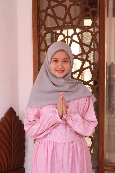 Gambar Fashion Dari Wanita Muda Muslim Asia Yang Cantik Dengan — Stok Foto