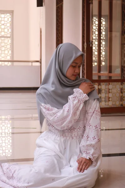 Gambar Fashion Dari Wanita Muda Muslim Asia Yang Cantik Dengan — Stok Foto