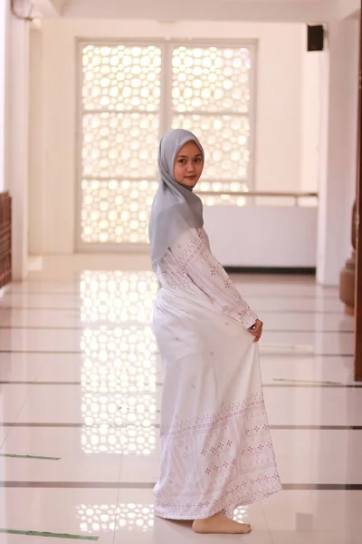 Gambar Fashion Dari Wanita Muda Muslim Asia Yang Cantik Dengan — Stok Foto