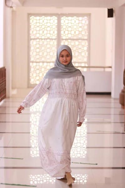 Fashion Portret Van Jonge Mooie Aziatische Moslim Vrouw Met Het — Stockfoto