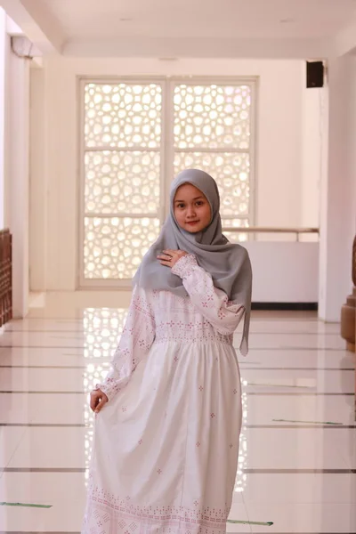 Gambar Fashion Dari Wanita Muda Muslim Asia Yang Cantik Dengan — Stok Foto