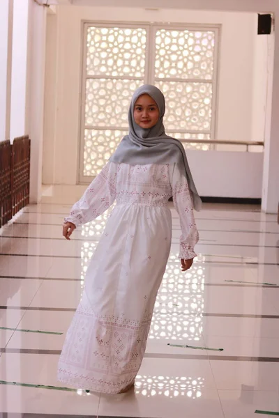 Gambar Fashion Dari Wanita Muda Muslim Asia Yang Cantik Dengan — Stok Foto