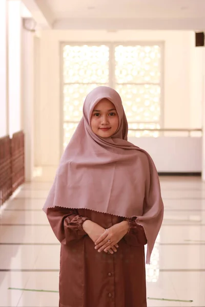 Retrato Moda Joven Hermosa Mujer Musulmana Asiática Con Hijab — Foto de Stock