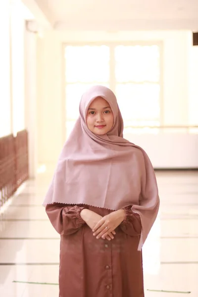 Gambar Fashion Dari Wanita Muda Muslim Asia Yang Cantik Dengan — Stok Foto