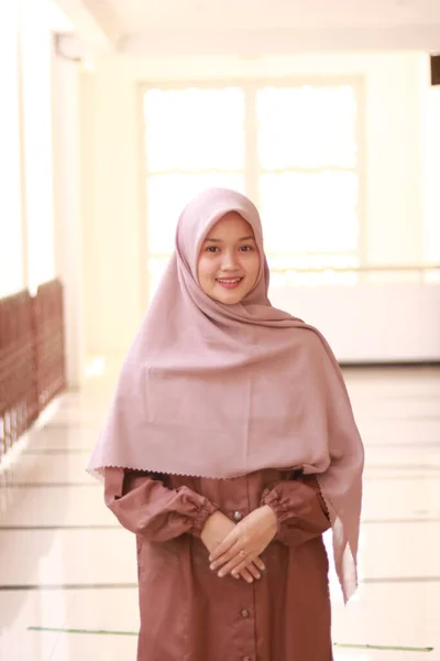 Retrato Moda Joven Hermosa Mujer Musulmana Asiática Con Hijab — Foto de Stock