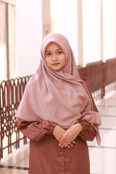 Fashion Portrait Young Beautiful Asian Muslim Woman Wearing Hijab — Stock Photo, Image