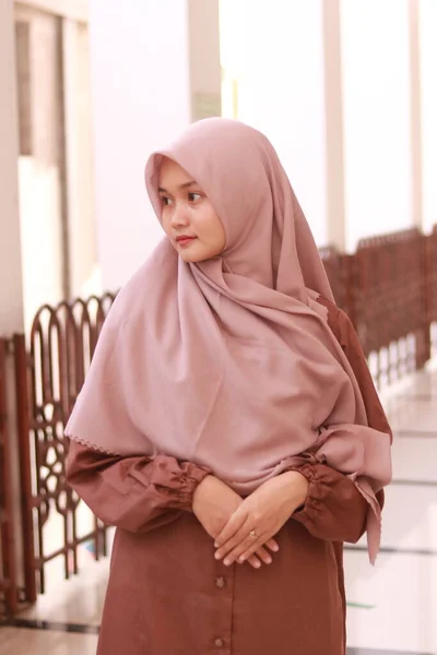 Gambar Fashion Dari Wanita Muda Muslim Asia Yang Cantik Dengan — Stok Foto