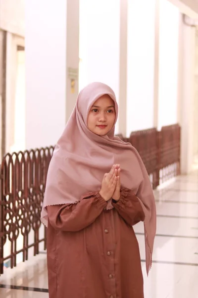 Gambar Fashion Dari Wanita Muda Muslim Asia Yang Cantik Dengan — Stok Foto