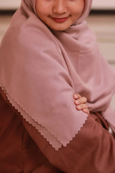 Modeporträtt Ung Vacker Asiatisk Muslimsk Kvinna Med Hijab — Stockfoto