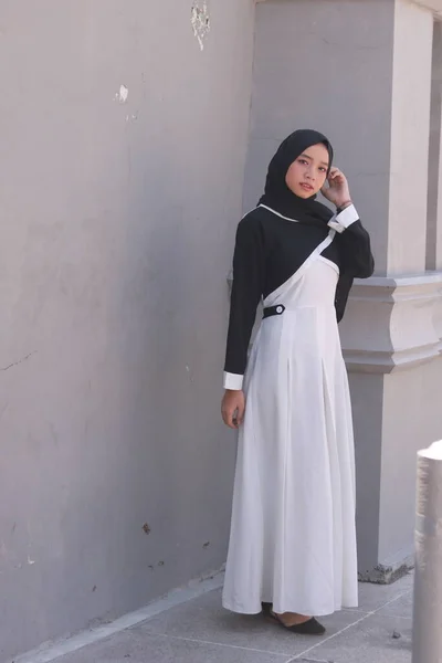 Retrato Moda Jovem Bela Mulher Muçulmana Asiática Com Vestindo Hijab — Fotografia de Stock