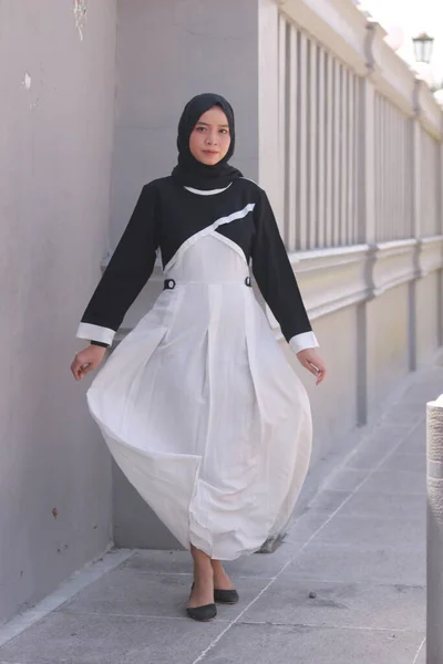 Retrato Moda Jovem Bela Mulher Muçulmana Asiática Com Vestindo Hijab — Fotografia de Stock