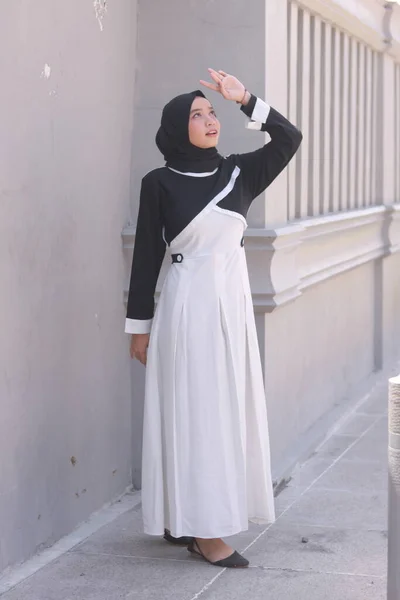 히잡을 아름다운 아시리아인 여성의 — 스톡 사진
