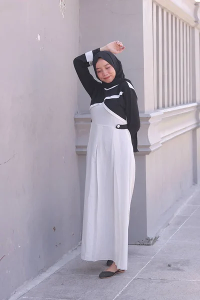 Gambar Fashion Dari Wanita Muda Muslim Asia Yang Cantik Dengan — Stok Foto