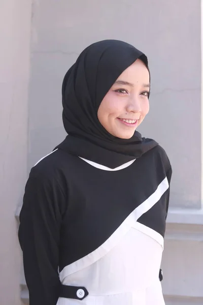 Portrait Mode Jeune Belle Femme Musulmane Asiatique Avec Port Hijab — Photo