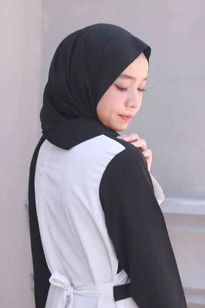 Portrait Mode Jeune Belle Femme Musulmane Asiatique Avec Port Hijab — Photo