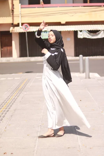 Retrato Moda Jovem Bela Mulher Muçulmana Asiática Com Vestindo Hijab — Fotografia de Stock