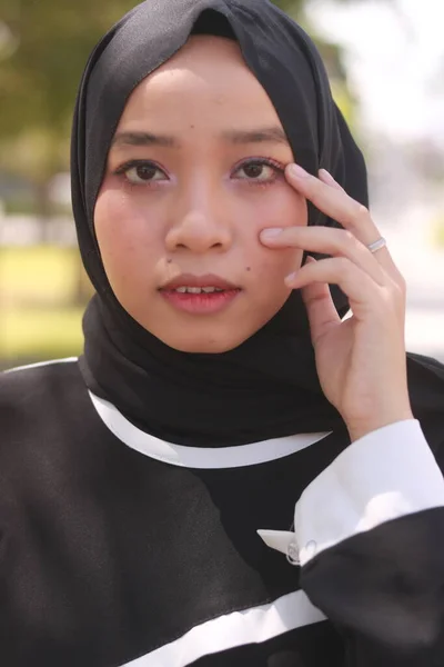 Gambar Fashion Dari Wanita Muda Muslim Asia Yang Cantik Dengan — Stok Foto