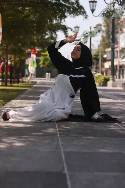 Módní Portrét Mladé Krásné Asijské Muslim Žena Nošením Hidžáb — Stock fotografie