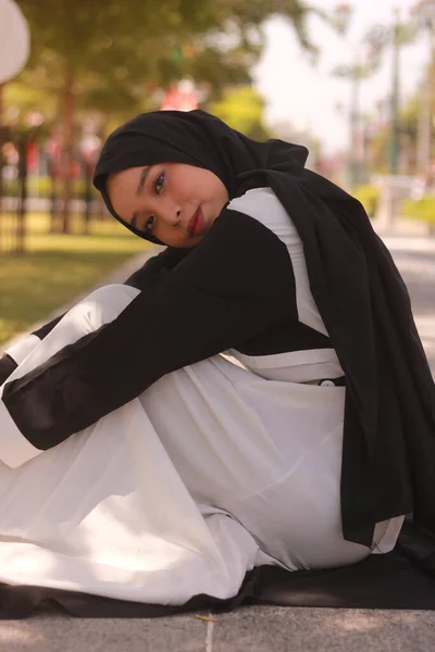 Retrato Moda Jovem Bela Mulher Muçulmana Asiática Com Vestindo Hijab — Fotografia de Stock