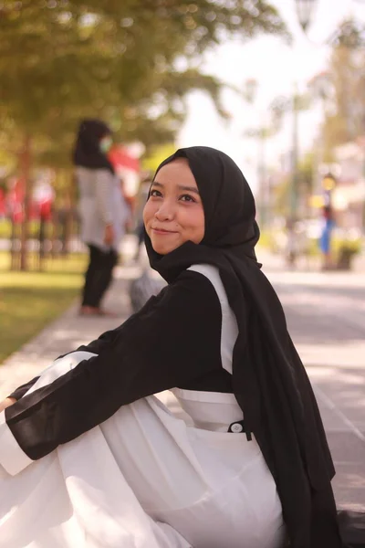 Modeporträtt Ung Vacker Asiatisk Muslimsk Kvinna Med Hijab — Stockfoto