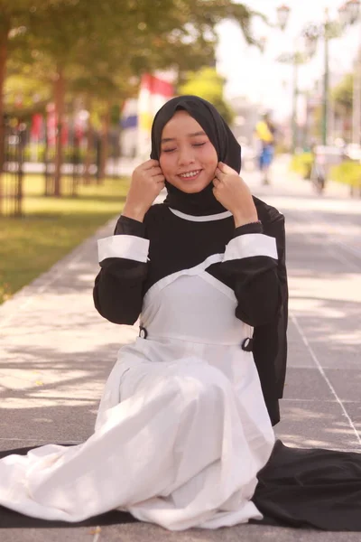 Gambar Fashion Dari Wanita Muda Muslim Asia Yang Cantik Dengan — Stok Foto