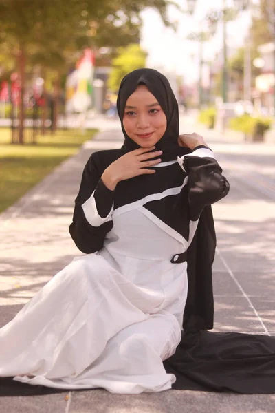 Portrait Mode Jeune Belle Femme Musulmane Asiatique Avec Port Hijab — Photo