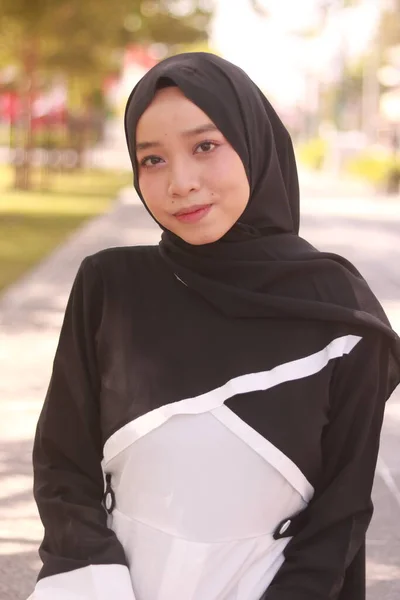 Ritratto Moda Giovane Bella Donna Musulmana Asiatica Con Indosso Hijab — Foto Stock