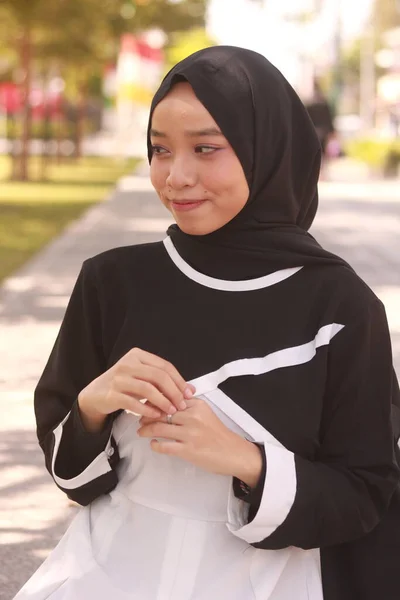 Ritratto Moda Giovane Bella Donna Musulmana Asiatica Con Indosso Hijab — Foto Stock