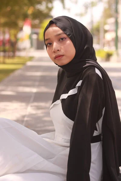 Portrait Mode Jeune Belle Femme Musulmane Asiatique Avec Port Hijab — Photo